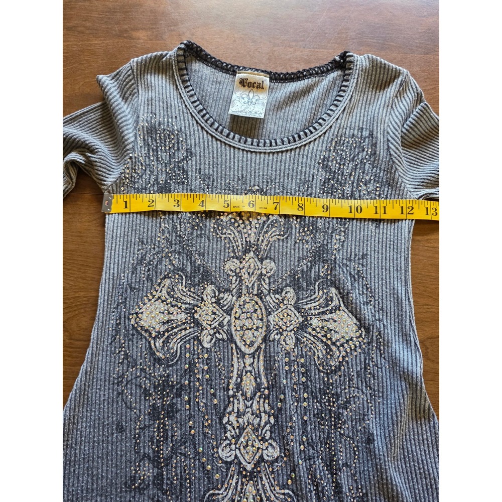 Vocal Grey Mineral Wash Rhinestone Cross Sharkbite Long Sleeve Top Small light - Picture 5 of 9